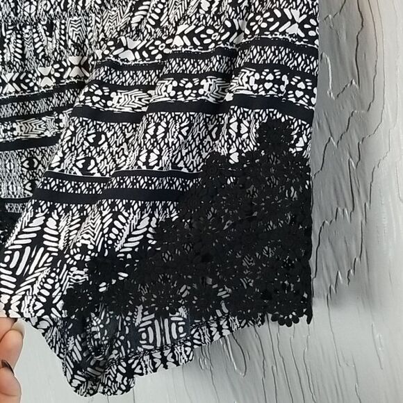 🖤5/$20🖤 NEW..FOREVER 21 black & off white shorts - Picture 2 of 8